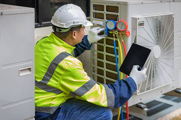 Professional Hvac technician working in Martinsville, IN